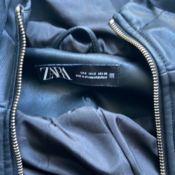 Leather Jacket 🧥 - Picture 2 of 5
